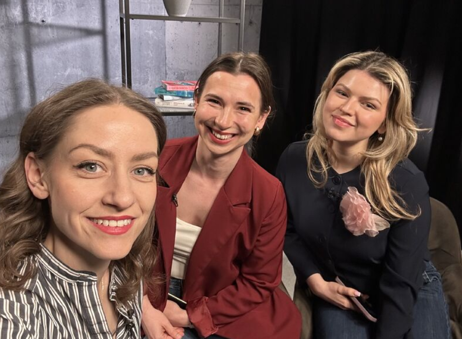 Image of brand logo incorrectly sized